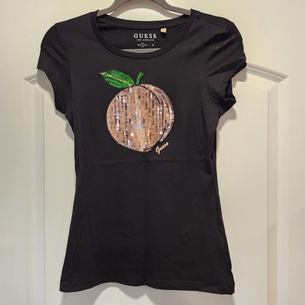 GUESS WOMEN'S BLACK T-SHIRT WITH SEQUIN PEACH FRONT SIZE SMALL NEW